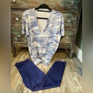 EUC!VS PINK 2 PC Ensign Sport/Active Leggings&Oversized Raw VNeck Tee Blue Camo!